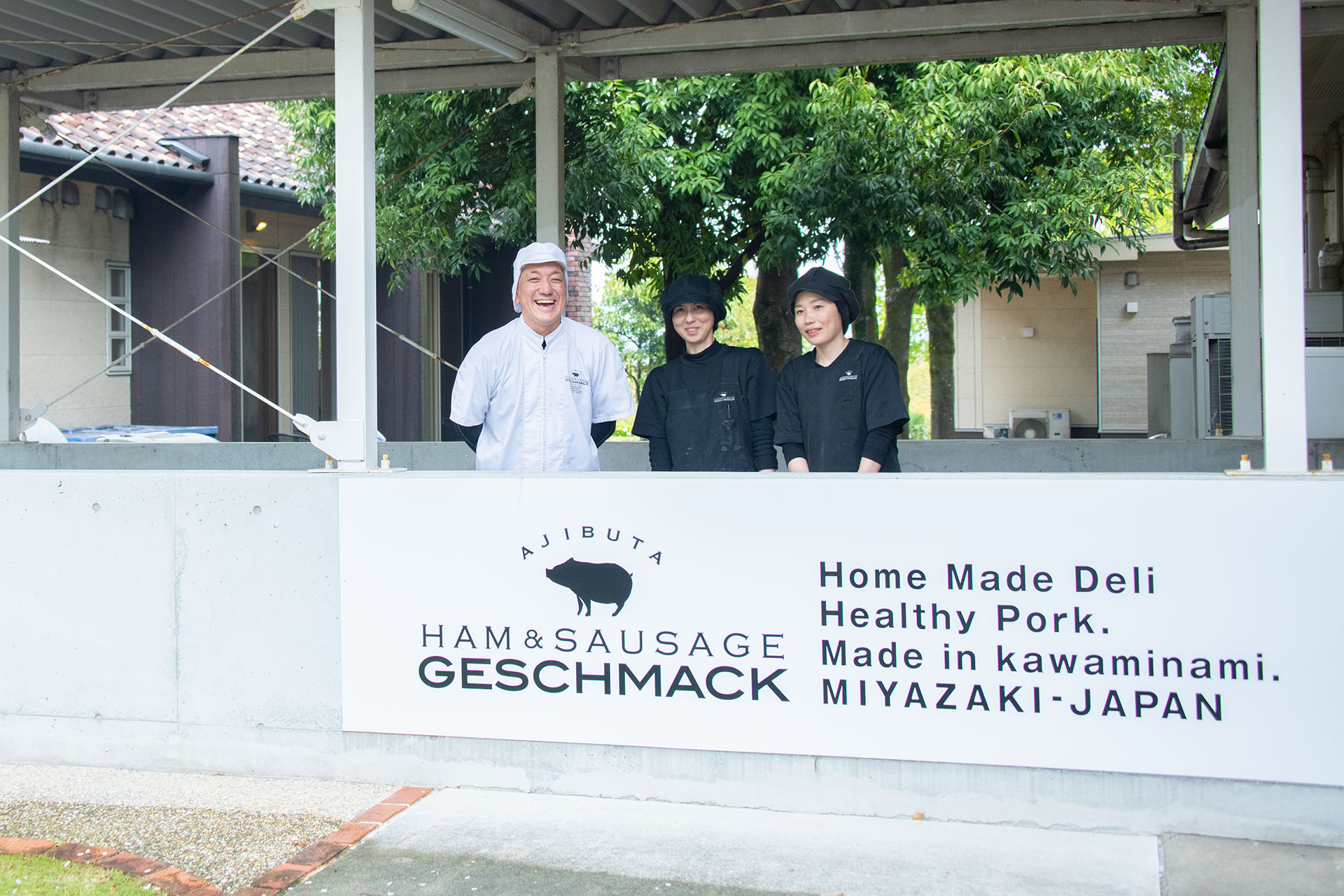 先輩社員「わからないことがあれば、遠慮なく聞いて」