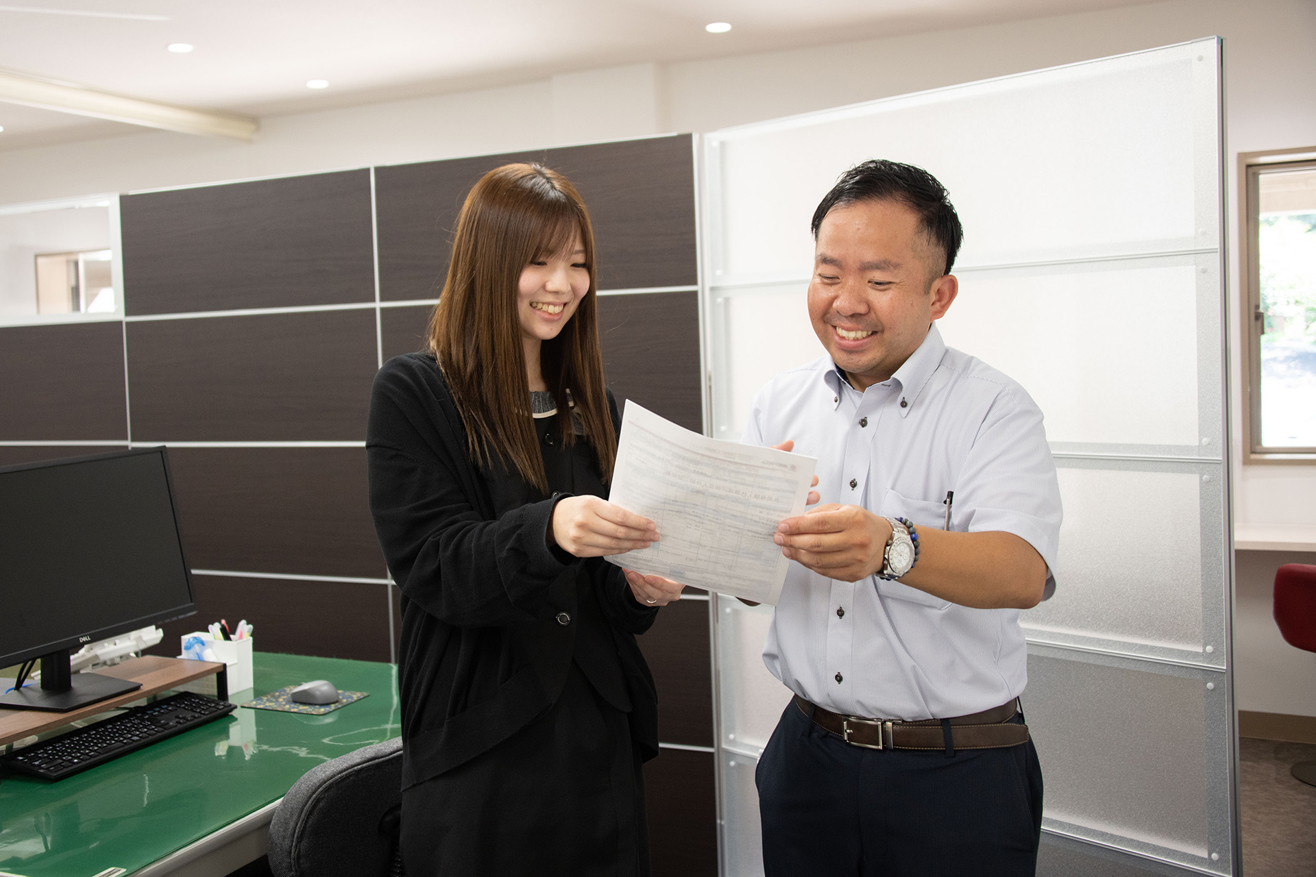 営業スタッフと連携しながら仕事を進めることも