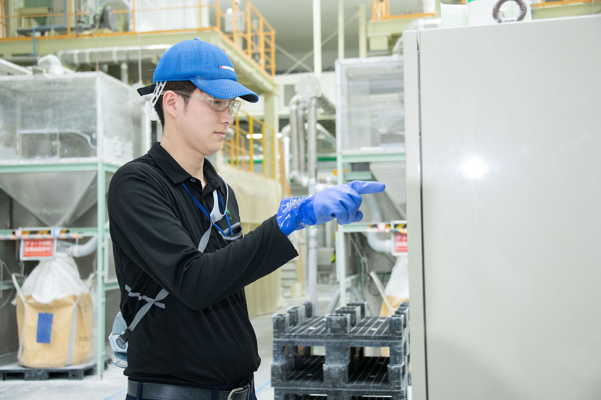 明るく清潔で、空調設備も整った延岡工場