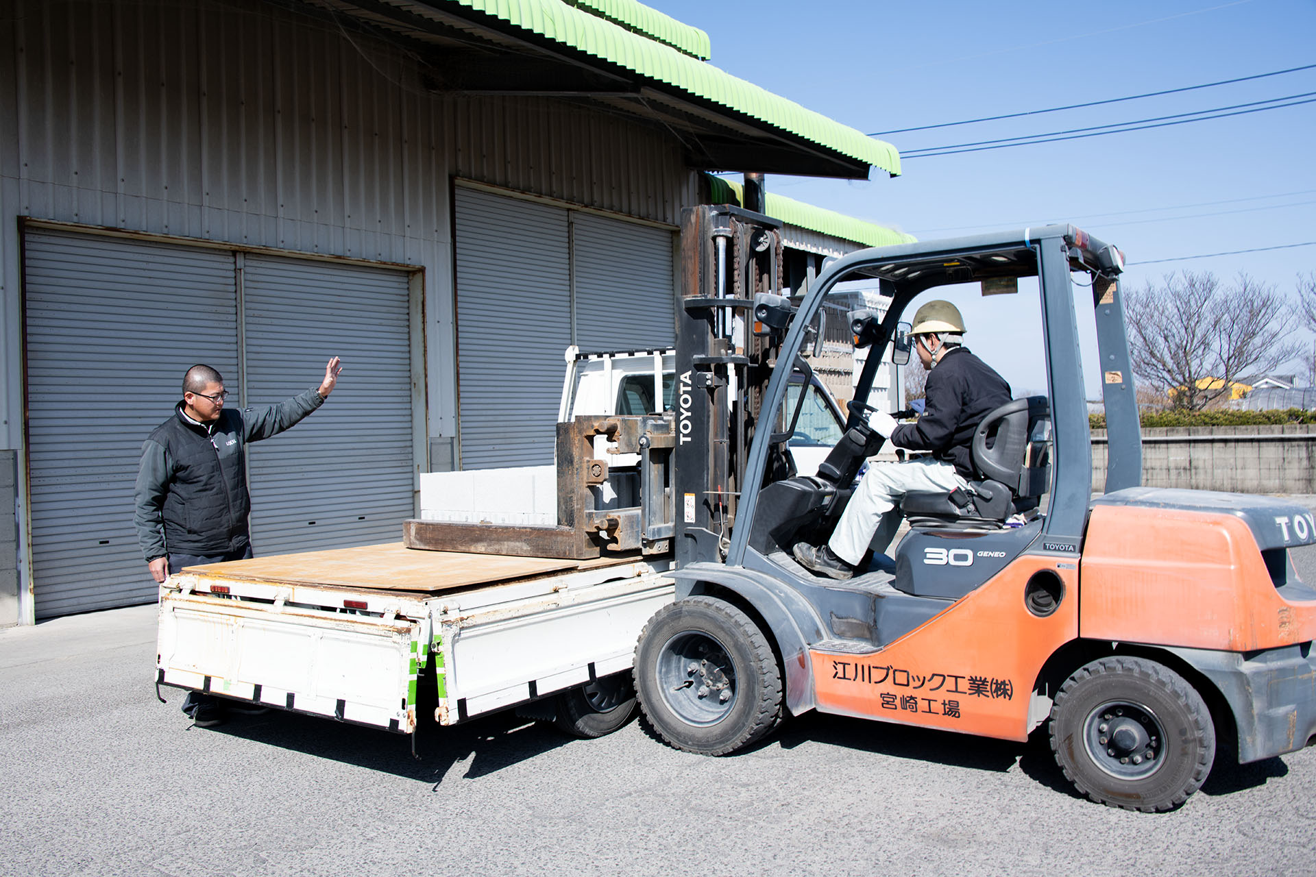 取り扱う商品はコンクリートブロックから外構資材まで