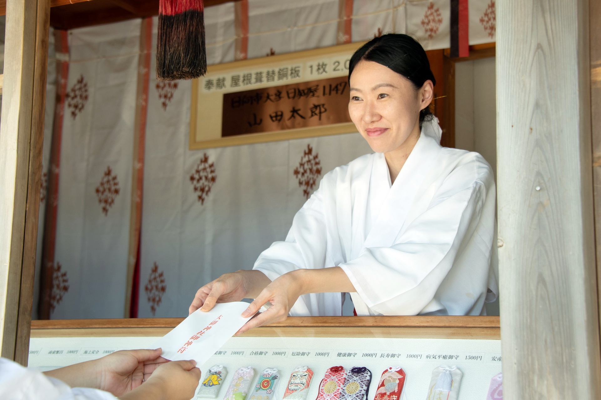 巫女舞から常勤巫女へ　言葉と所作で伝えるもてなし