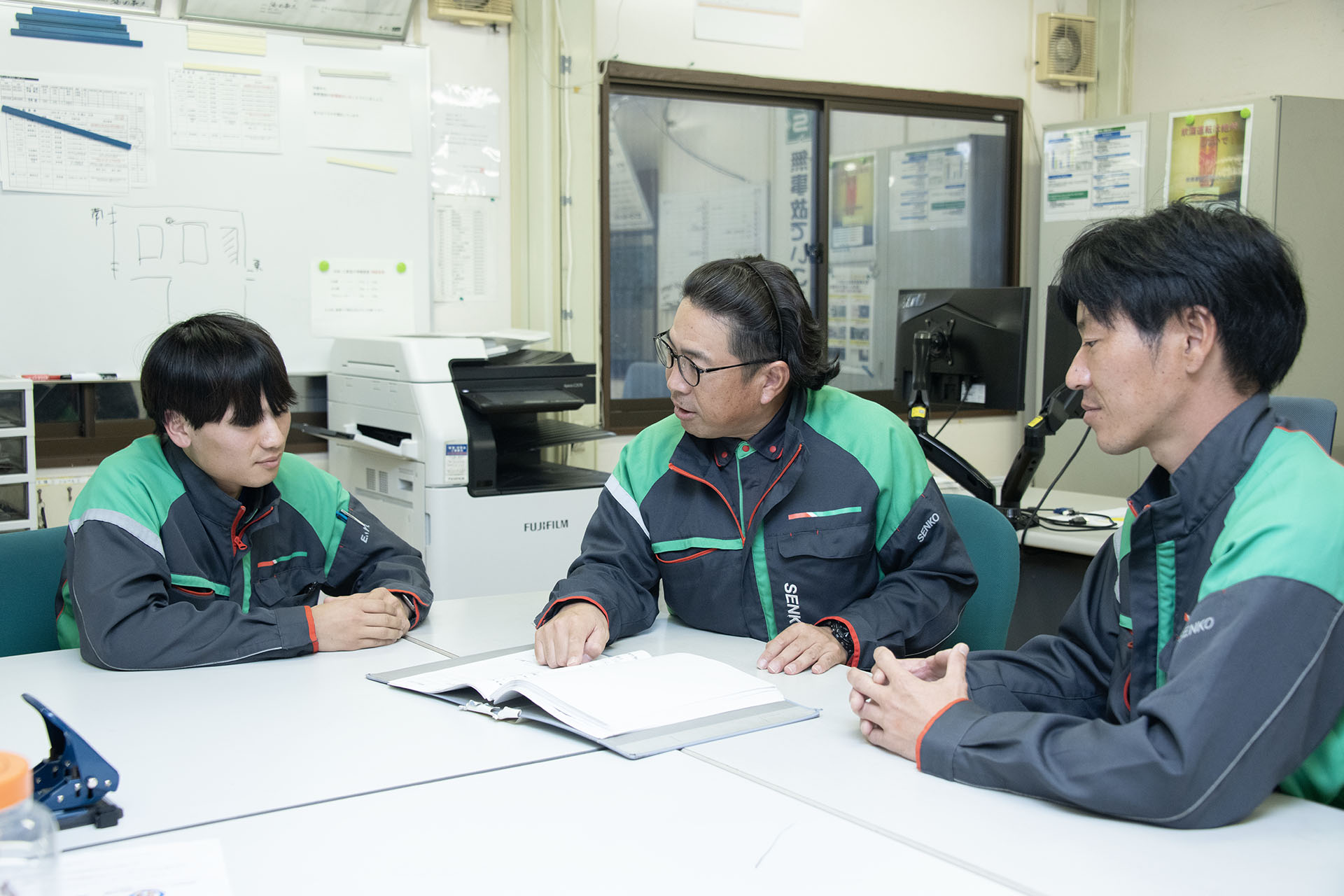 危険物を扱うからこそ大事にしている仲間同士の声かけ