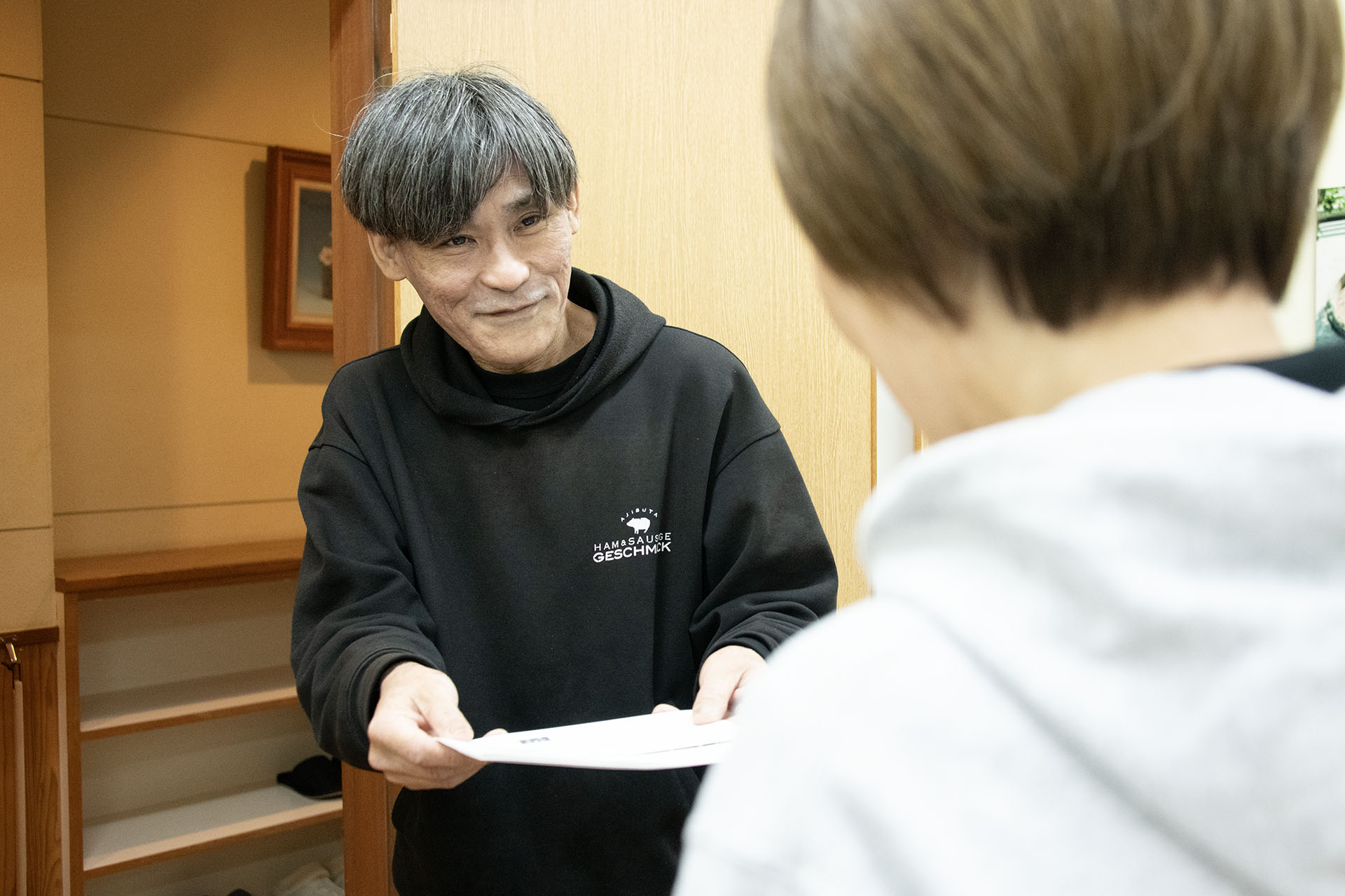 伝票を受け取り、商品の検品をして出発