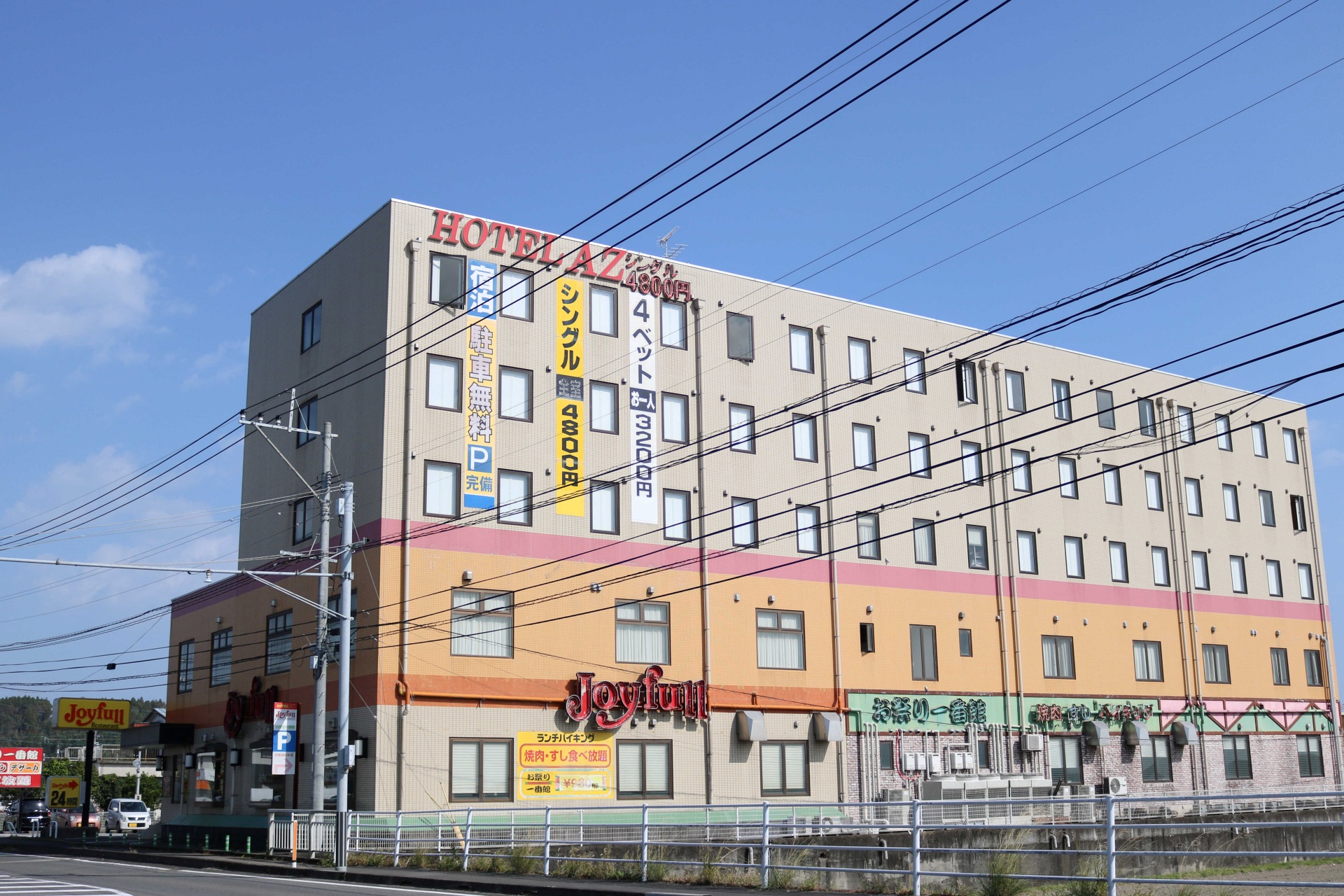 10号線沿いのあのホテル。駐車場完備で通勤も便利