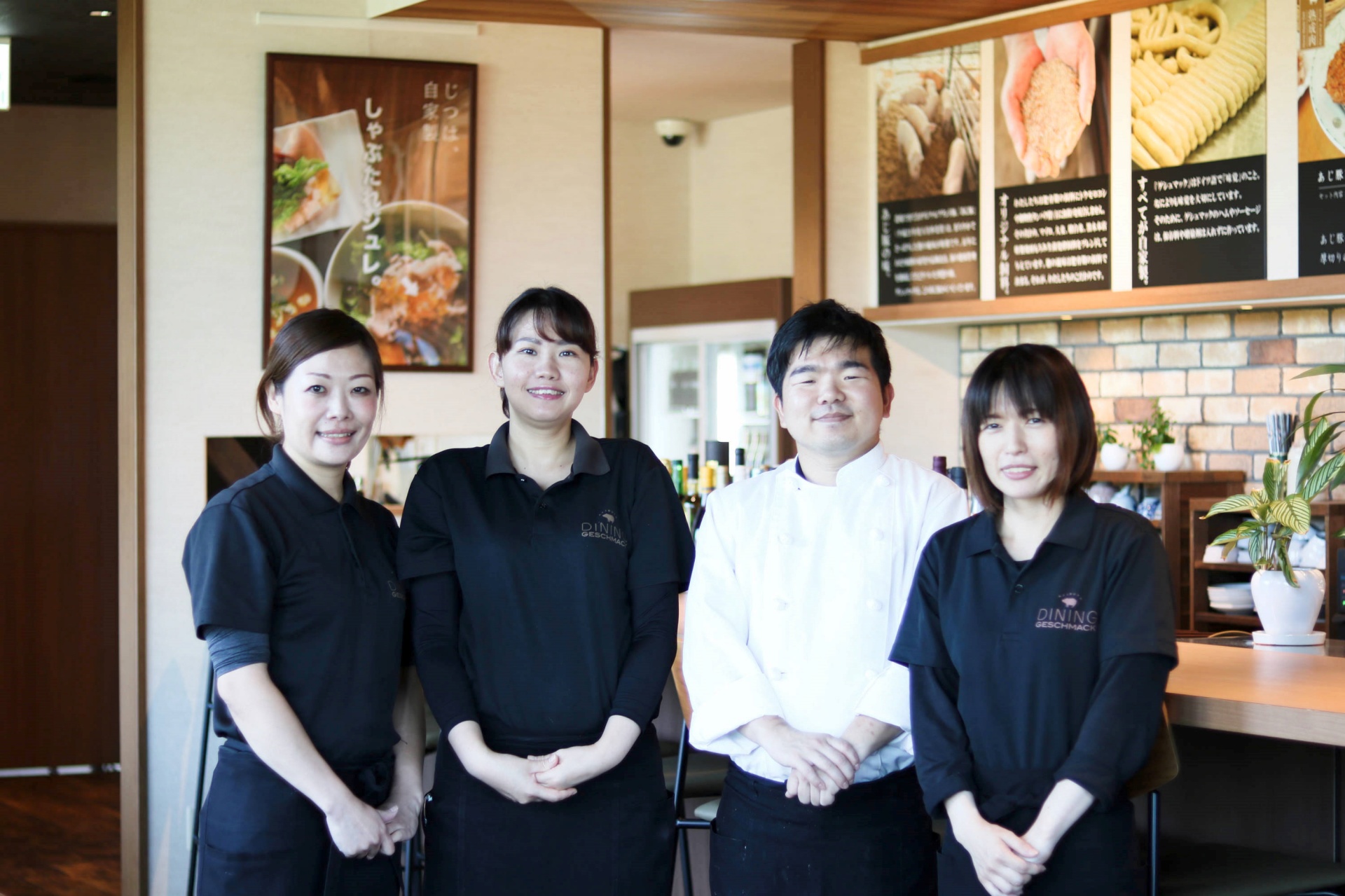 キッチンもホールも…みんなフラットな関係