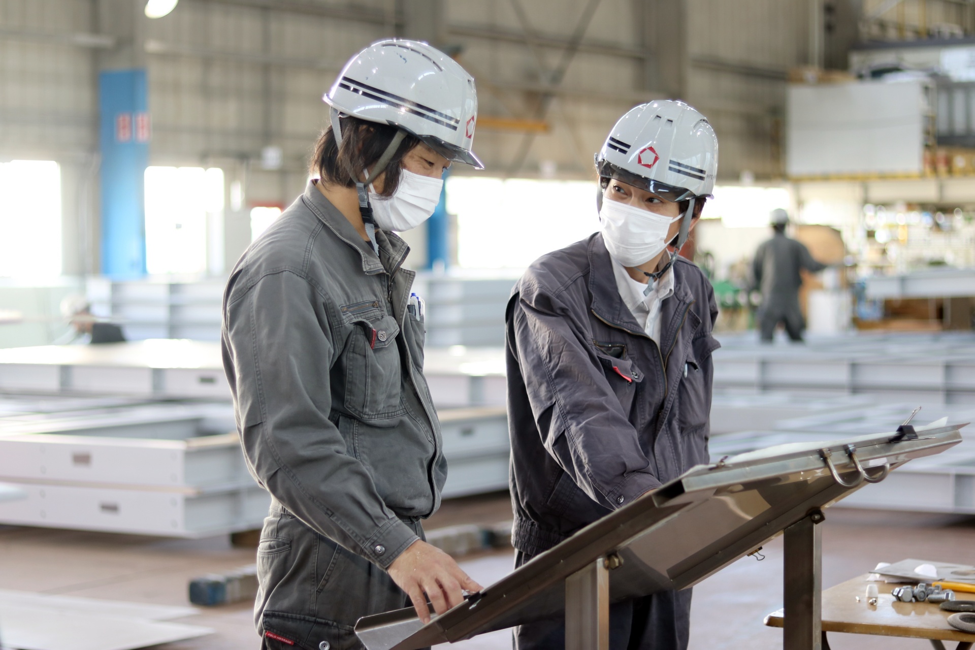 製造現場やお客様…コミュニケーション力が求められる